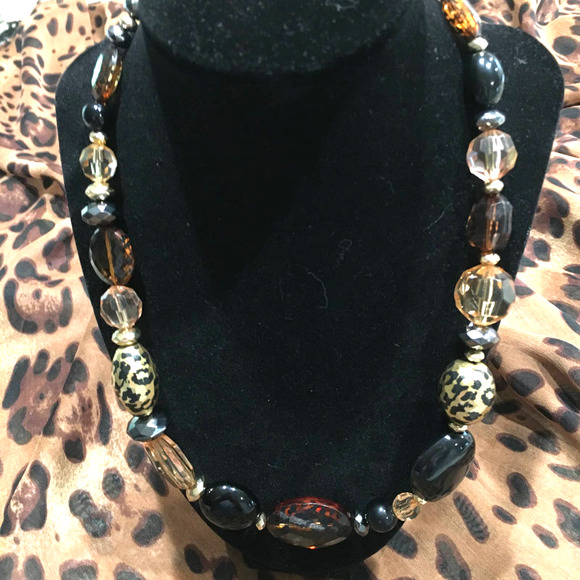 COSTUME JEWELRY SOLID & ANIMAL PRINT NECKLACE - Picture 1 of 4